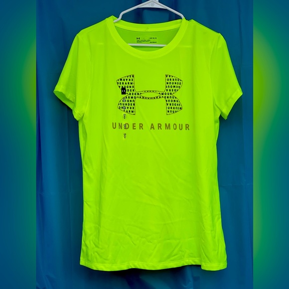 Under Armour Tops - NWT UNDER ARMOUR shirt size L
